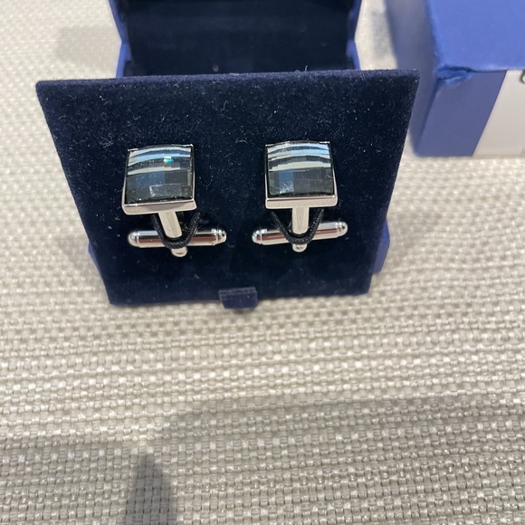 New in Box Swarovski Crystal Cufflinks - Picture 2 of 4